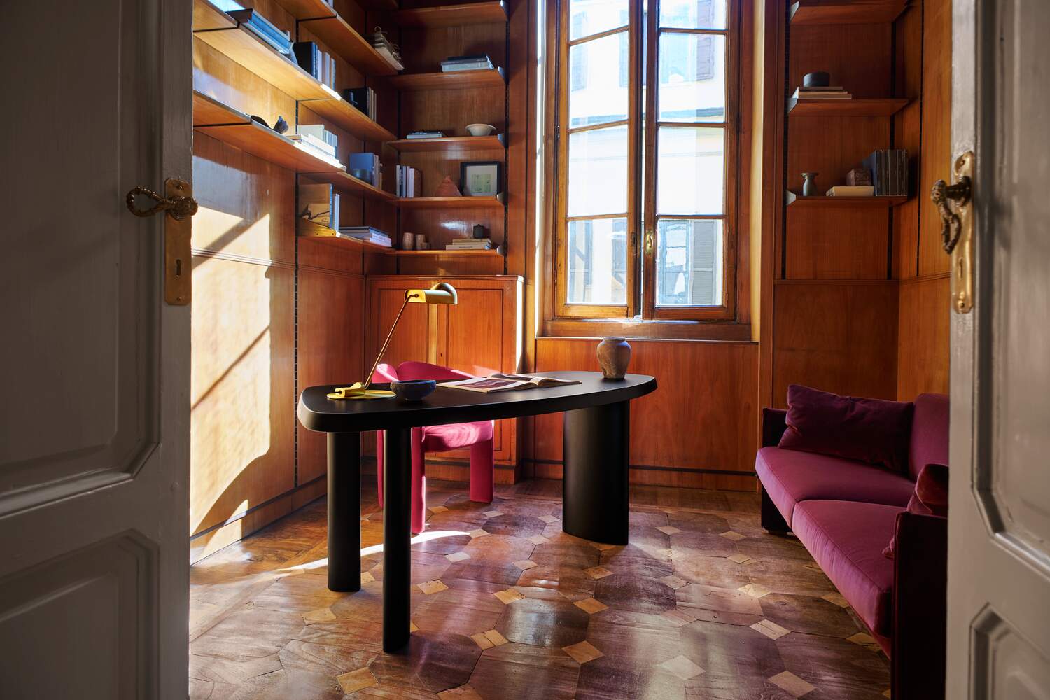 Petit bureau en forme libre | Charlotte Perriand | 1952/2021