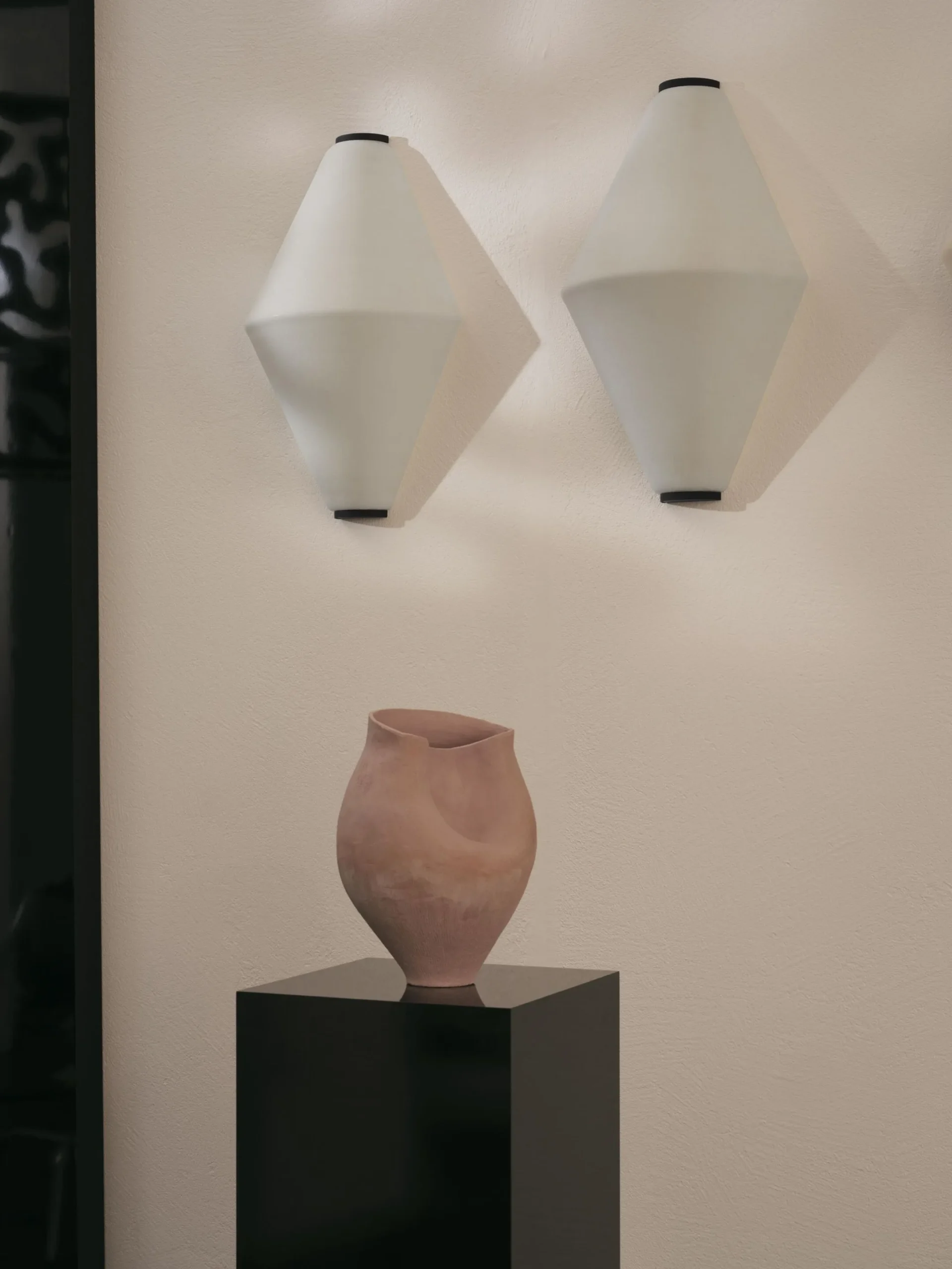 Helium wall | Elisa Ossino