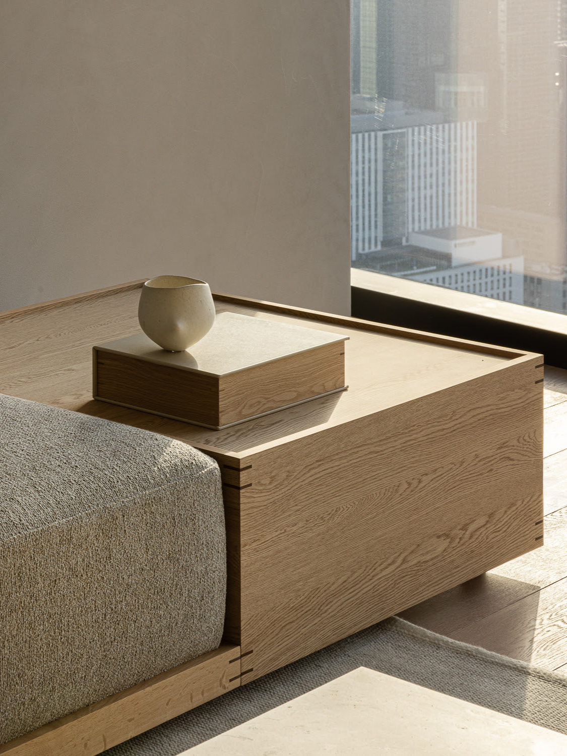 N-S02 Table | BELLUSTAR TOKYO
