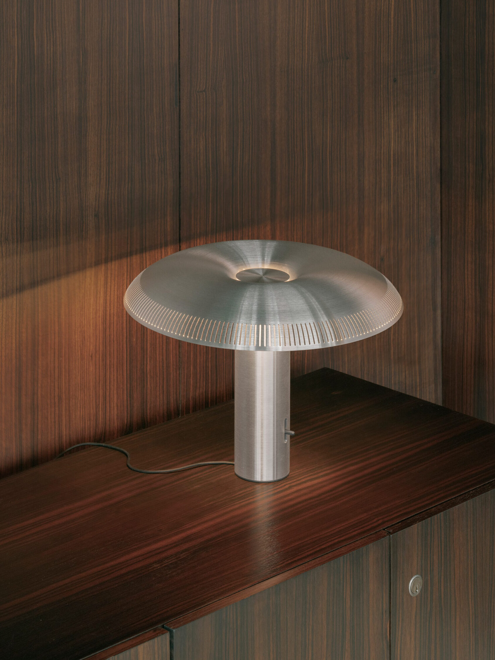 W203 Ilumina Table | Ilse Crawford