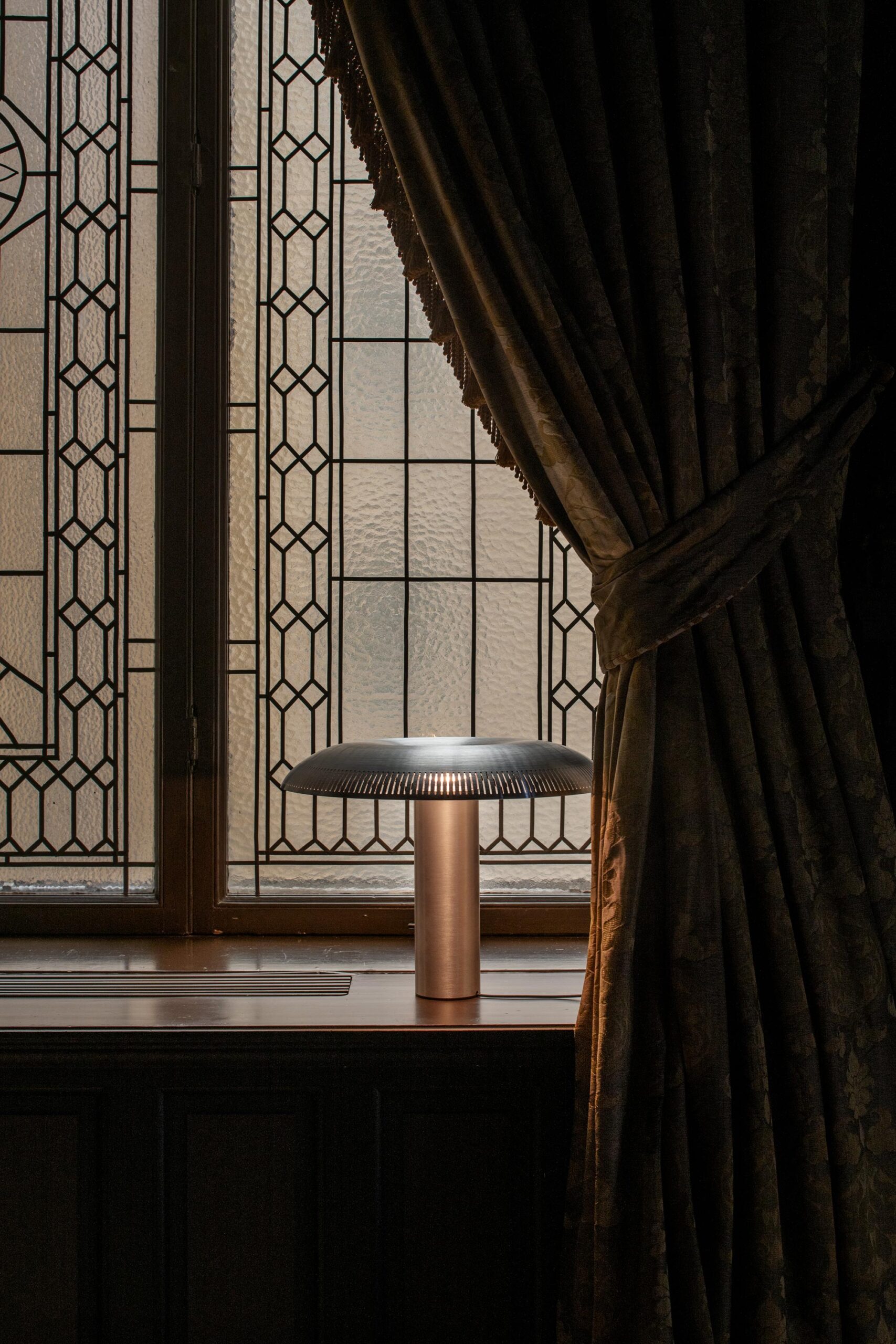 W203 Ilumina Table | Ilse Crawford