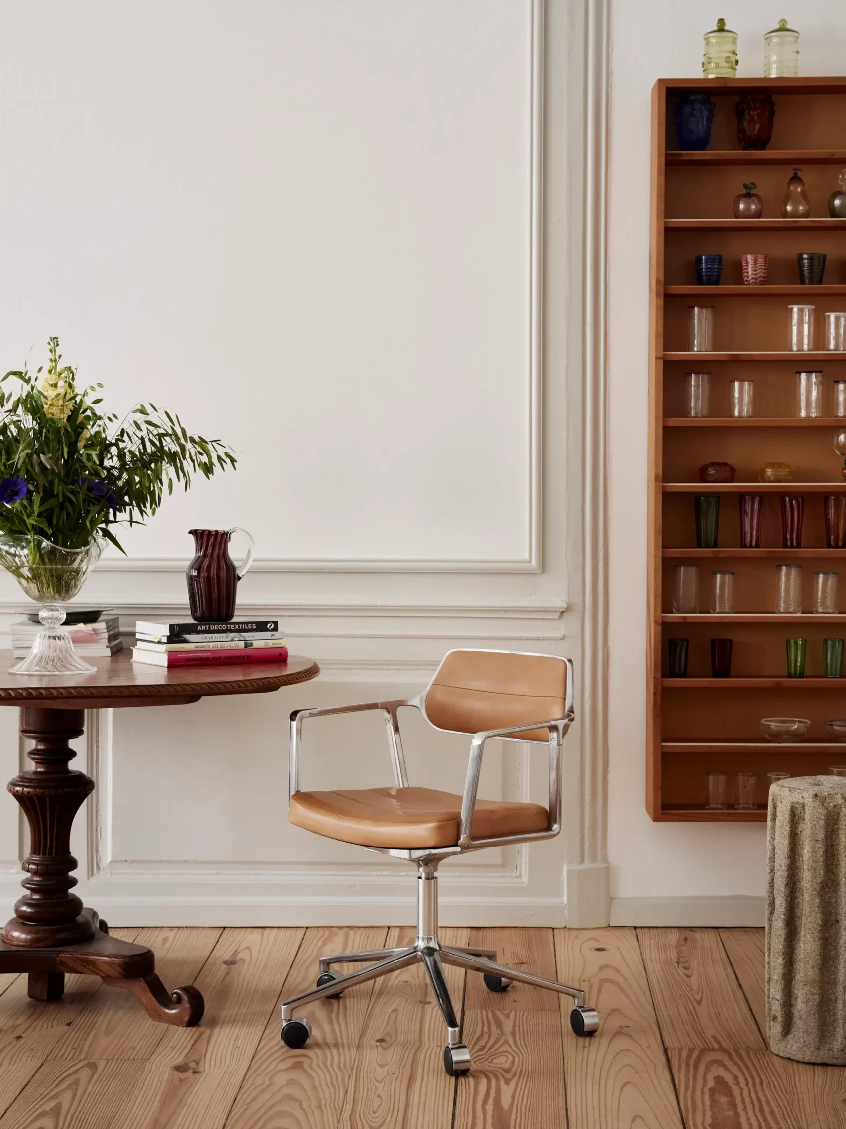VIPP 453+ Swivel Chair w/castors, 25% off